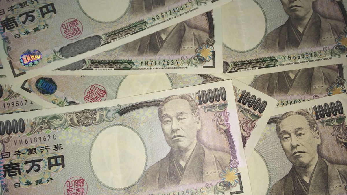 Japanese Yen Slides to 40-Year Lows Despite Rate Hike and Intervention