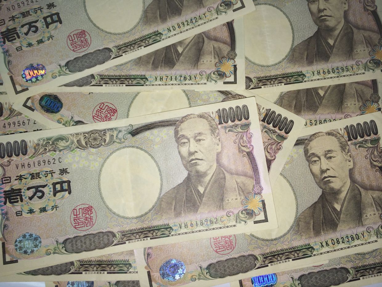 Japanese Yen Slides to 40-Year Lows Despite Rate Hike and Intervention