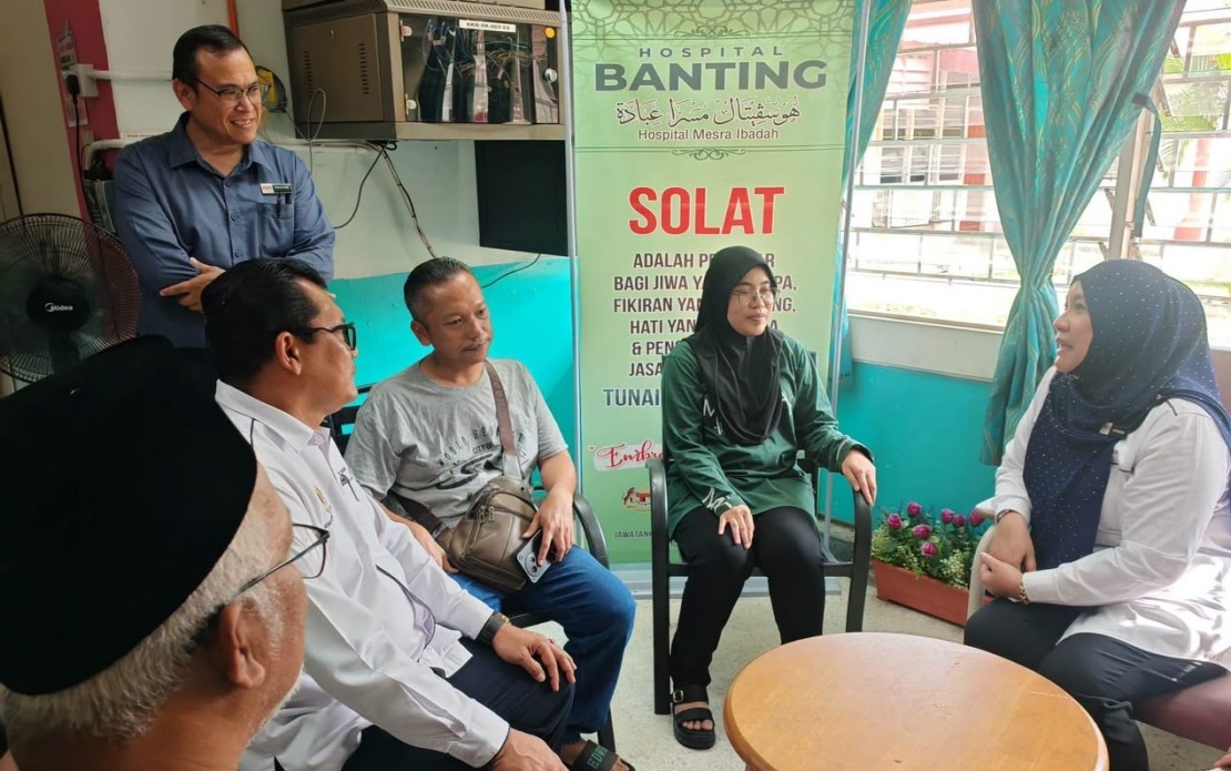 Selangor Education Department Visits Student Injured in Banting School Stabbing