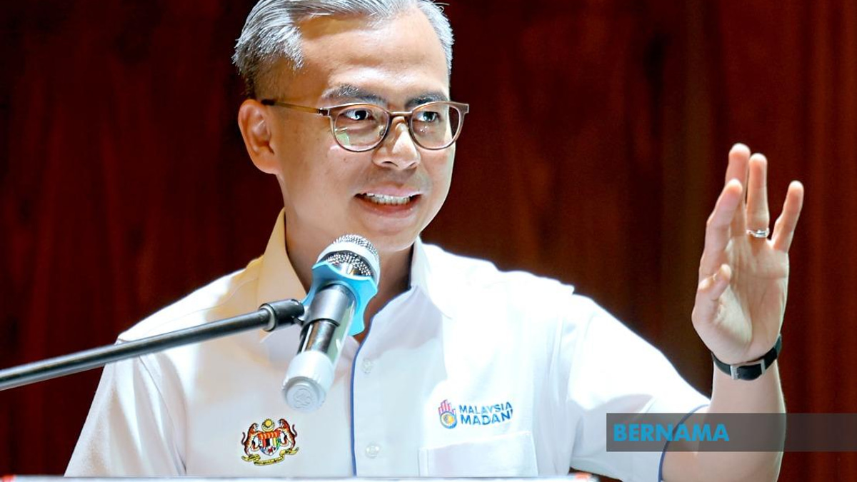Fahmi Calls Out Telcos for Complacency on Rural Coverage, Plans CEO Ground Visits