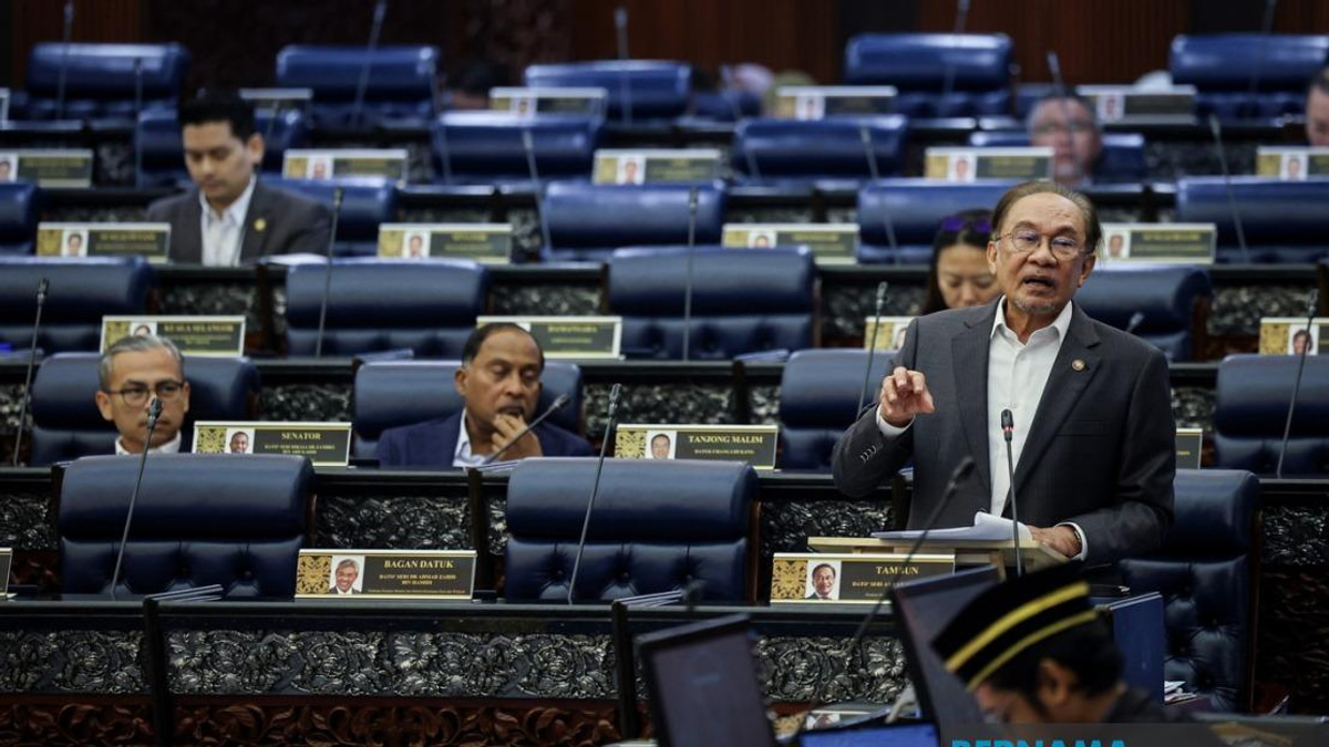 Anwar Clarifies Johor Election Remarks Were Personal Opinion, Not EC Interference