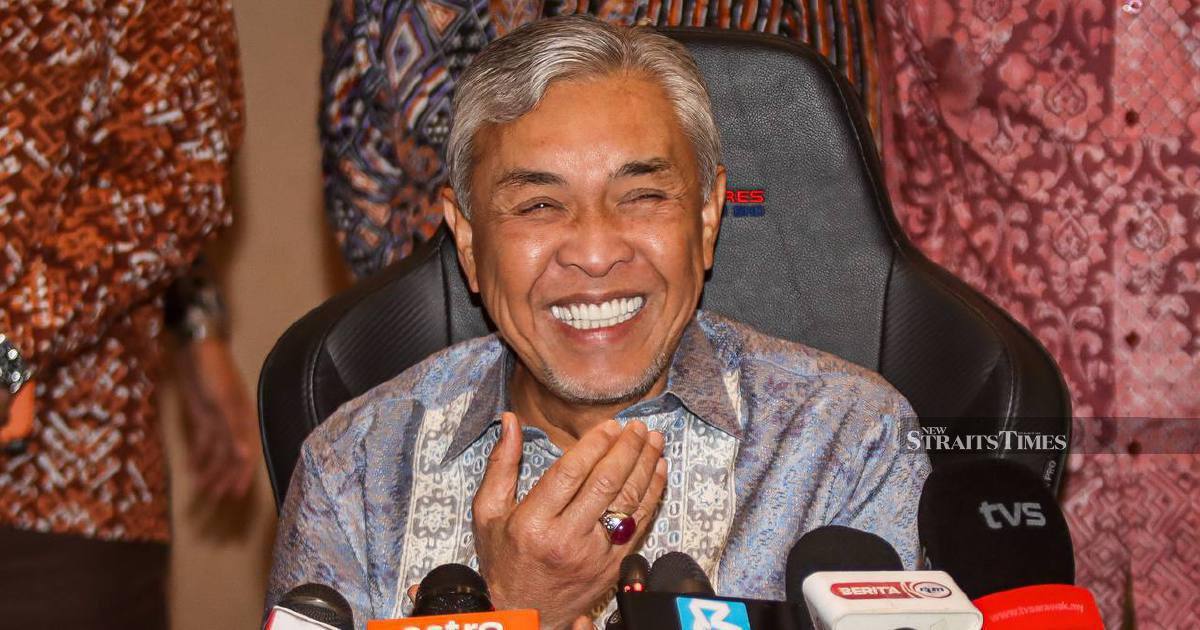 Zahid Responds to PM's Unity Pantun with Poetic Counter-Verse on Leadership