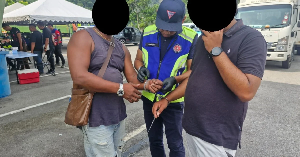 Timber Lorry Driver Detained After Failing Drug Screening at Gombak Toll Plaza