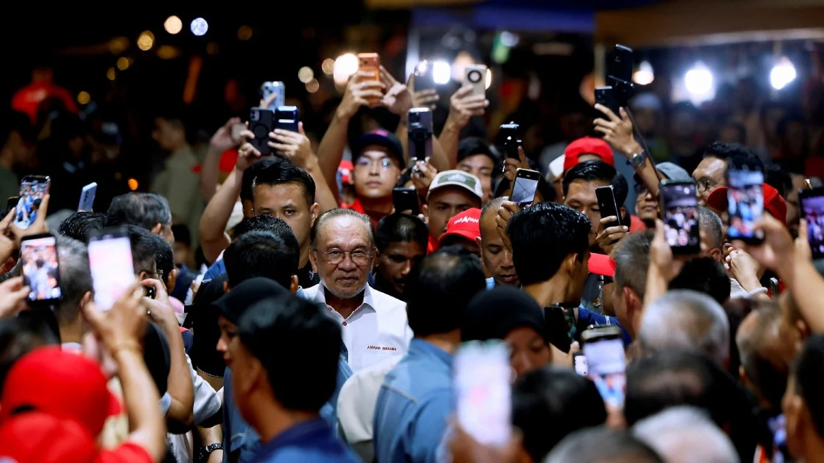 Anwar Declares End to Era of Plunder and Crony Politics