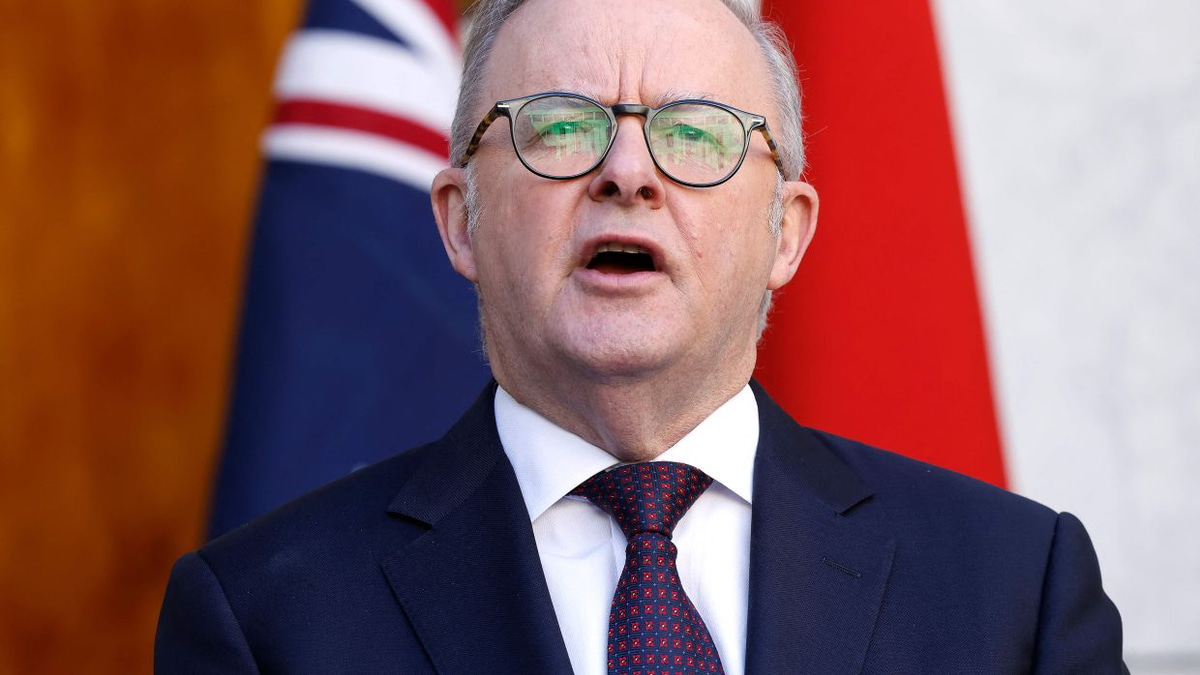 Australian PM Refuses Apology Over Crude Remarks About Japanese Leader's Gift