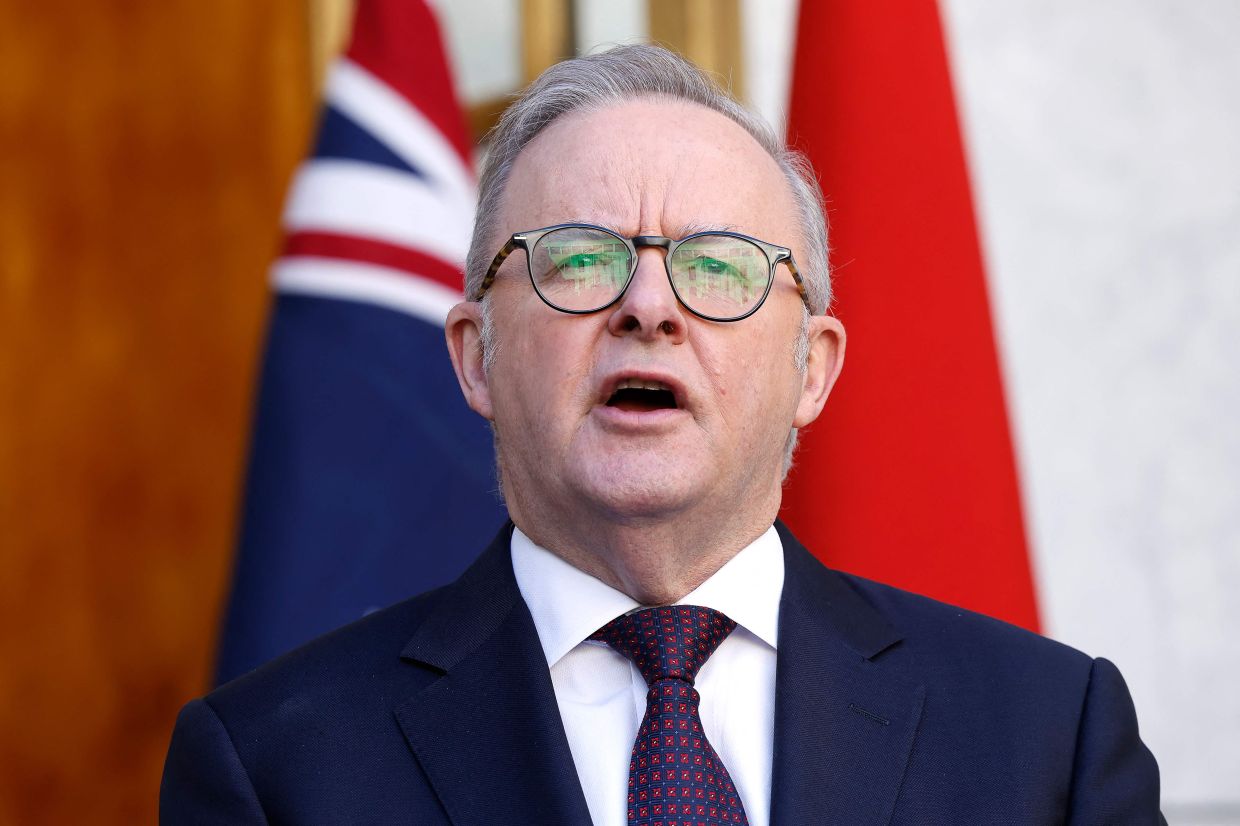 Australian PM Refuses Apology Over Crude Remarks About Japanese Leader's Gift