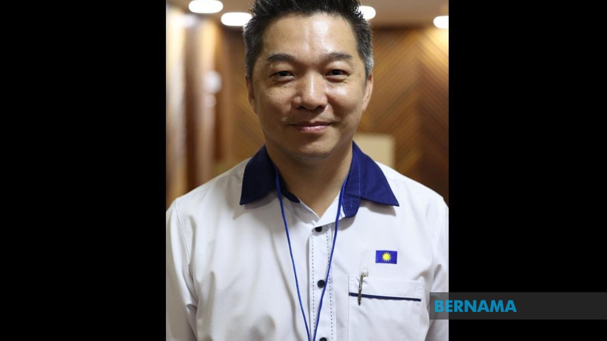 Bong Seng Heng Leans on Council Record in Fight for Stulang Seat