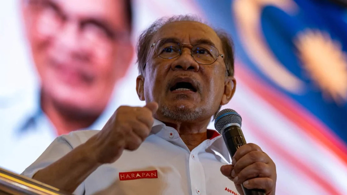 Anwar Rules Out Singapore Voting Facility for Johor Election