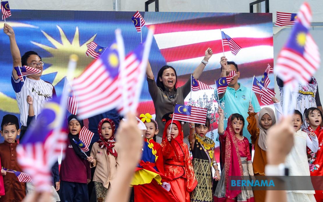 Deputy Minister Teo Nie Ching Refutes Gang-Related Allegations Amid Social Media Campaign