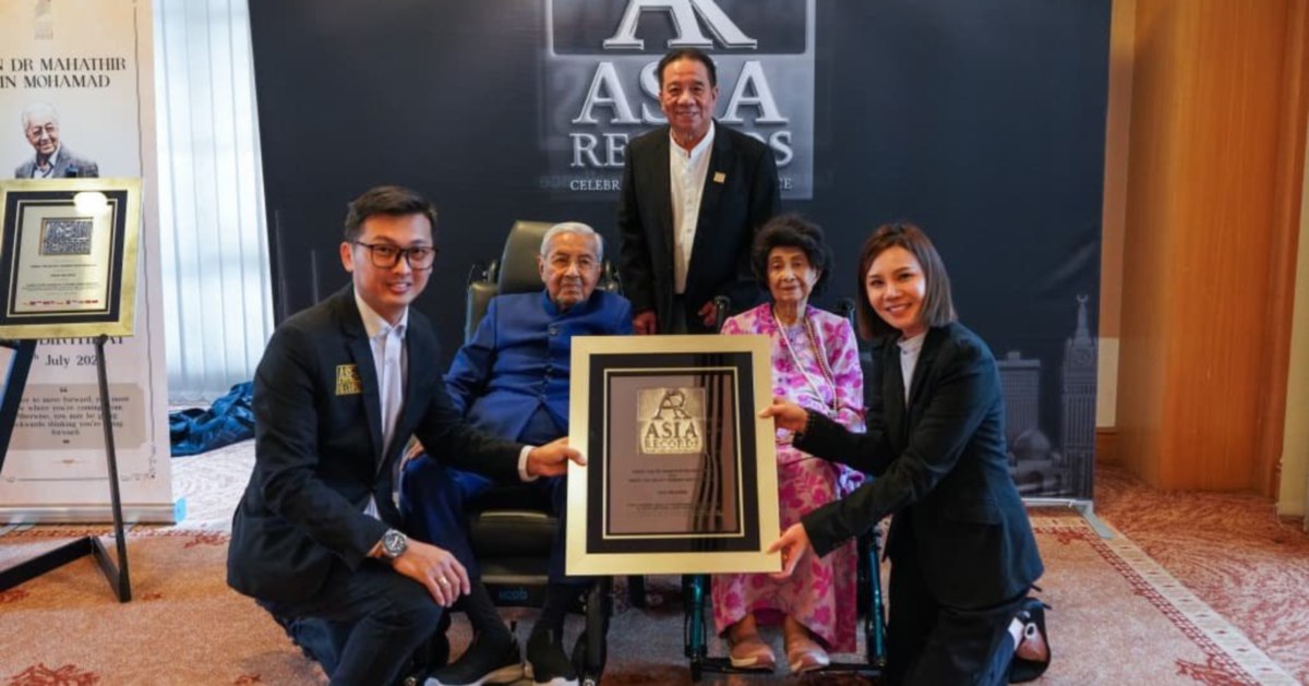 Tun M and Tun Siti Hasmah Honoured as Record-Breaking Centenarian Couple
