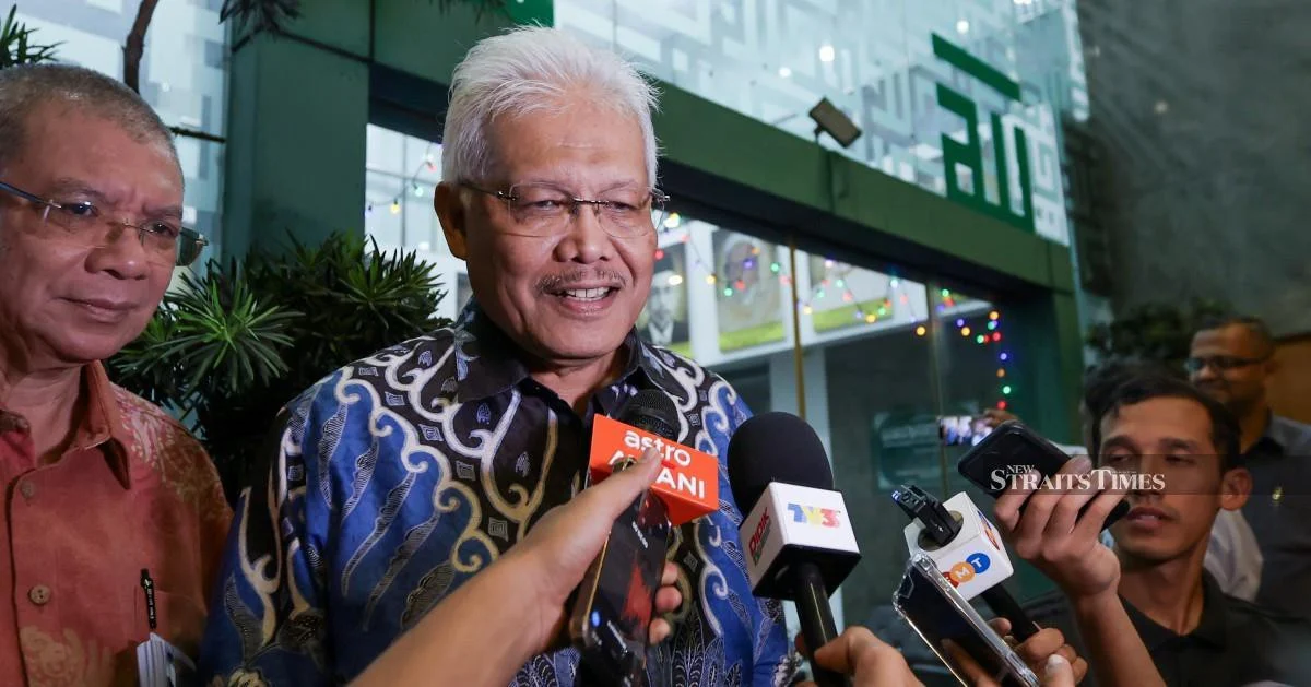 Hamzah Zainudin Returns to Opposition Leader Role as Parliament Seating Chart Reshuffled