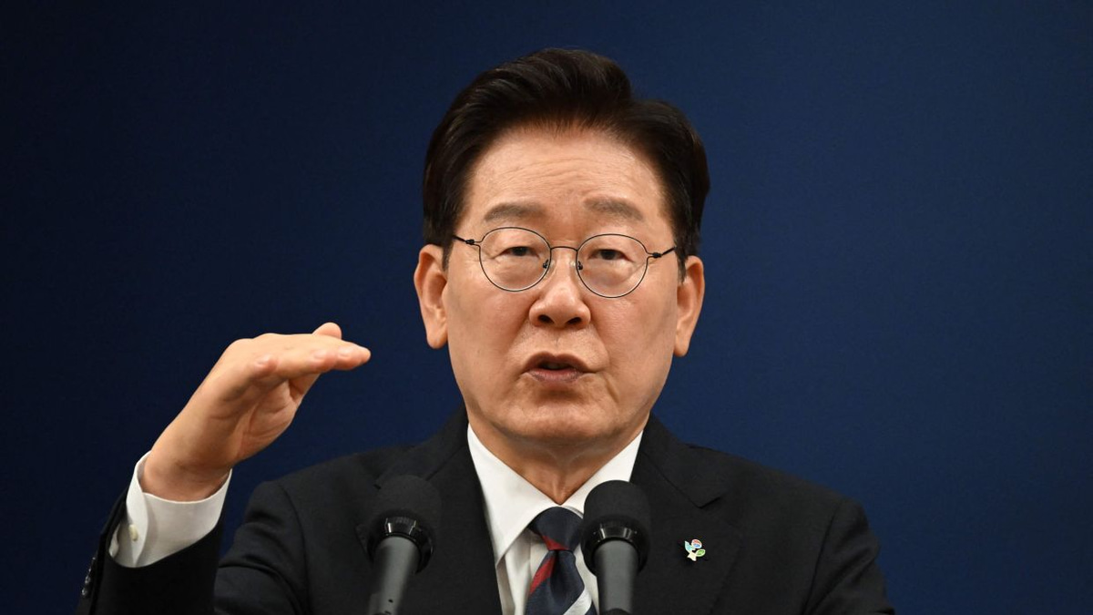 South Korea's President Lee Jae Myung faces historic approval slump as public sentiment shifts