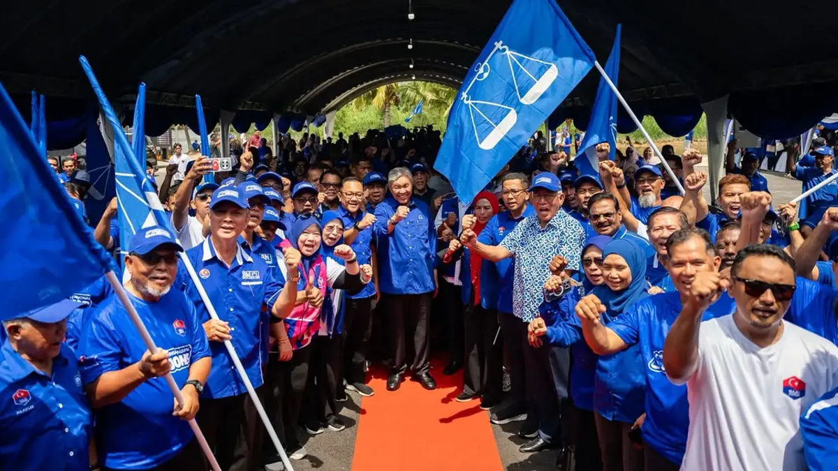 Zahid Banks on PAS Voter Switch to Secure 56 More Barisan Seats