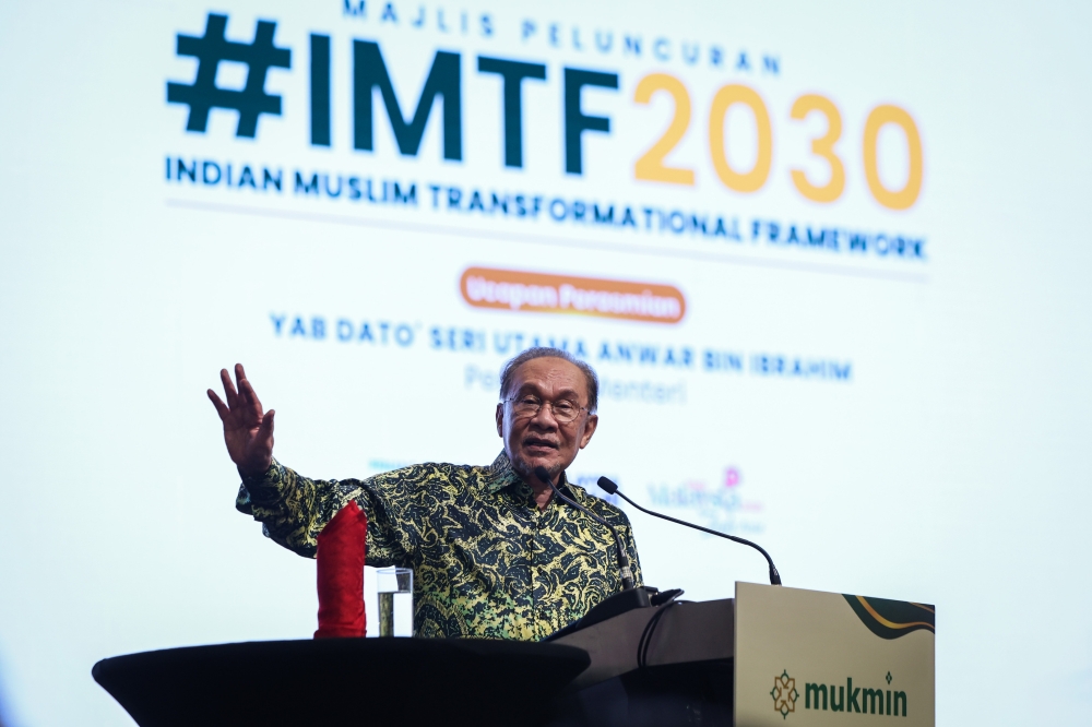 Anwar Pressures Ministries to Speed Up Foreign Worker Approvals for Restaurants
