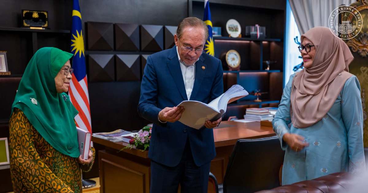 Anwar's Ideas in Print: PM Hopes New Book Becomes Blueprint for Nation-Building and Values
