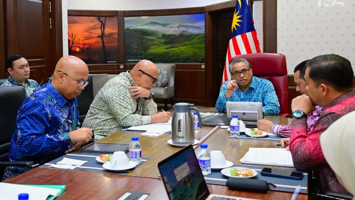 Top Civil Servant Orders Swift Reforms at University of Malaya Medical Centre