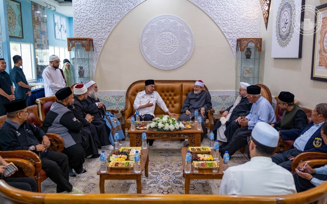 Anwar Ibrahim Meets Three Prominent Islamic Scholars in Malaysia