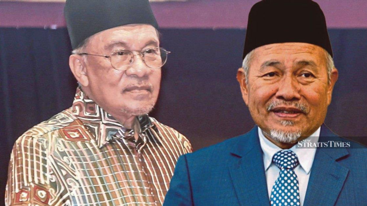 Anwar Demands Response from PAS Deputy over Alleged Defamatory Comments