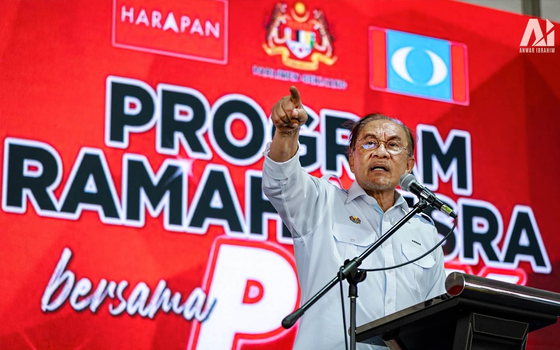 Anwar Pledges to Boost Durian Exports as Prices Fall