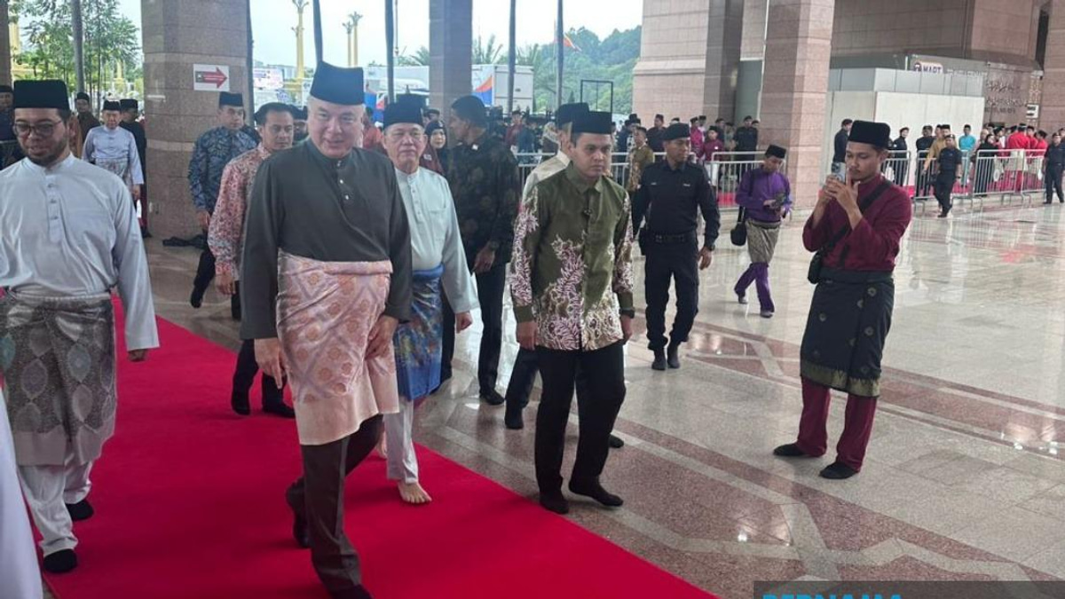 Sultan Nazrin Calls for Deliberate Leadership, Warns Against Impulsive Decisions