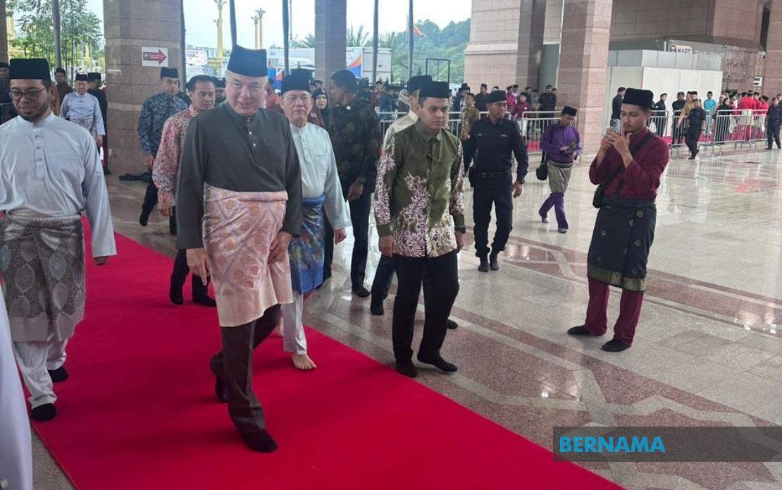 Sultan Nazrin Calls for Deliberate Leadership, Warns Against Impulsive Decisions