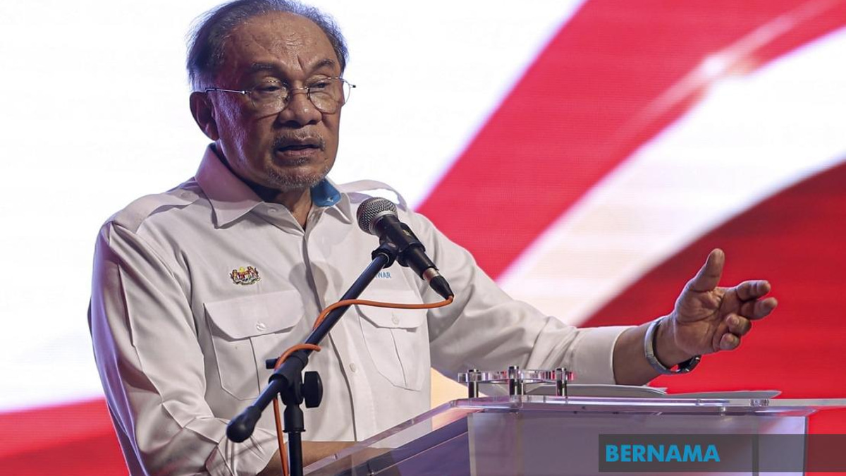 JPKK Leaders Must Uphold Integrity and Deliver Accurate Government Information, Anwar Says