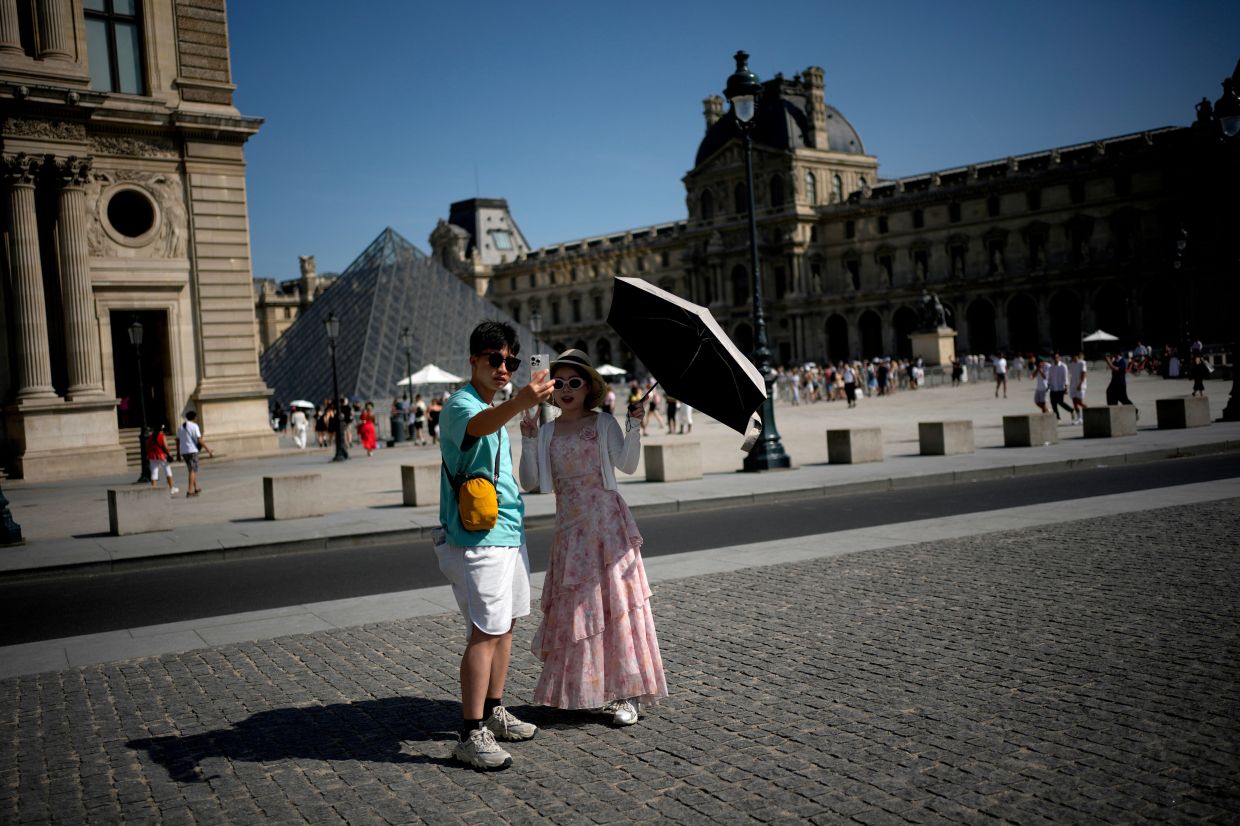 Securing Your Digital Life Before Travel: A Practical Tech Checklist for Asian Holidaymakers