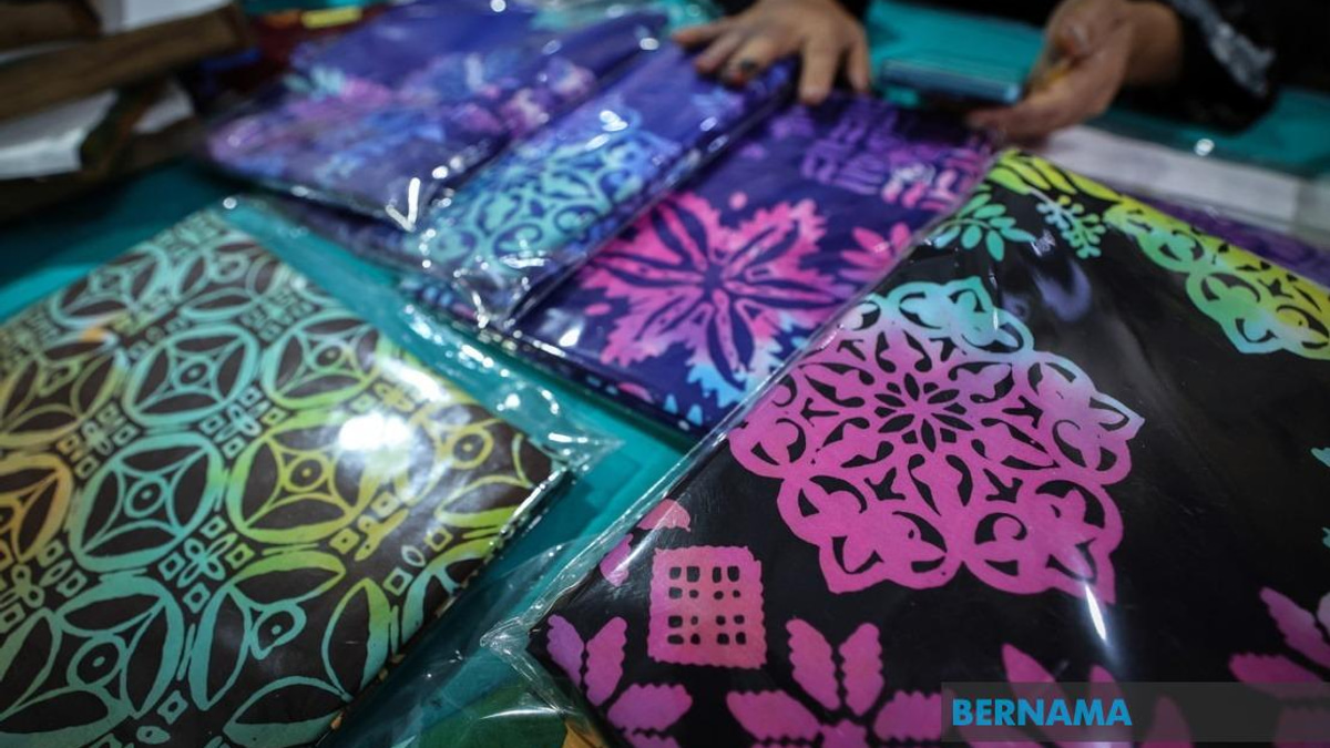 Johor Batik Finds Identity Through Heritage and Natural Elements