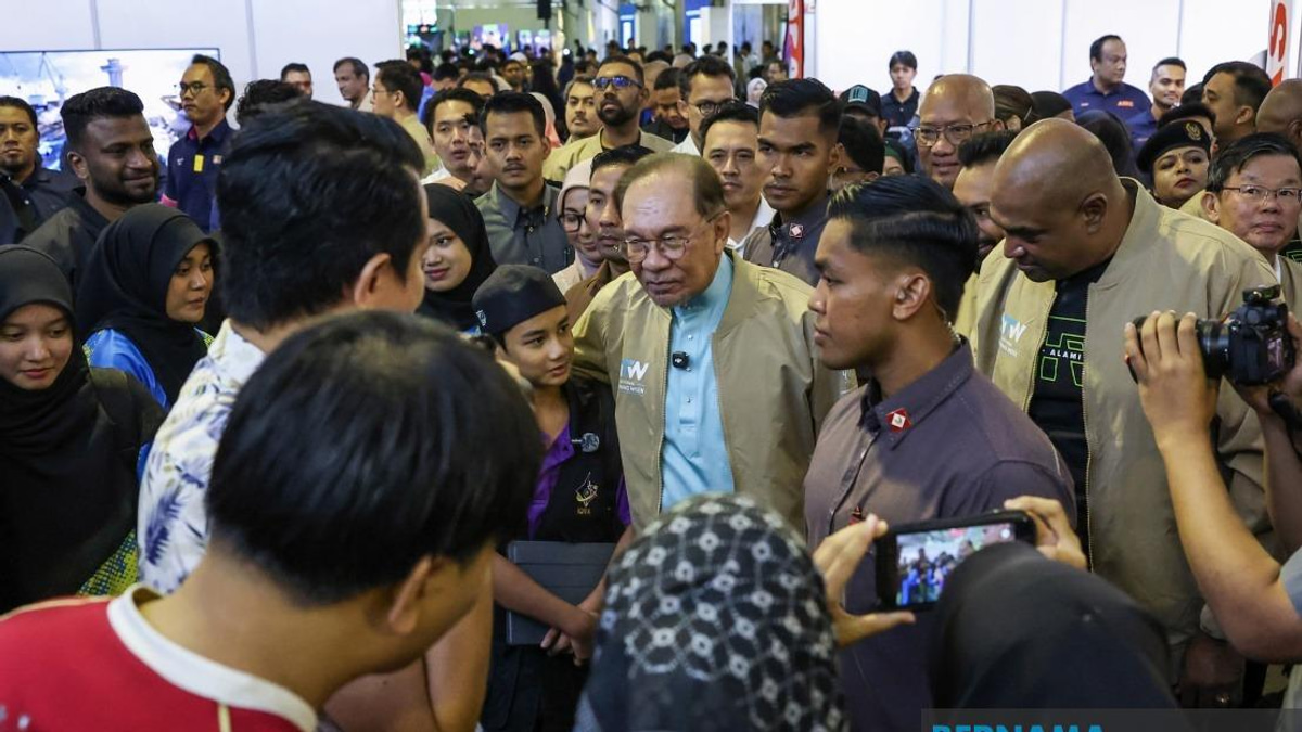 Malaysia Cannot Progress While People Remain Trapped In Hateful Politics, Anwar Says