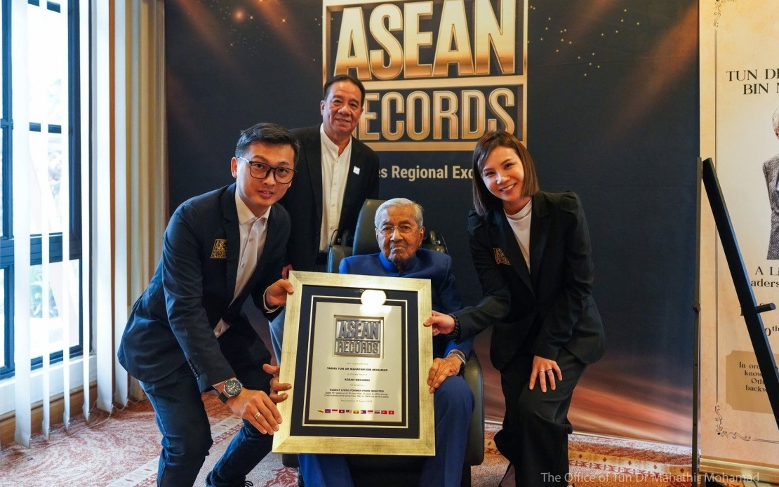 Dr Mahathir and Dr Siti Hasmah Claim Three Records as Centenarian Couple
