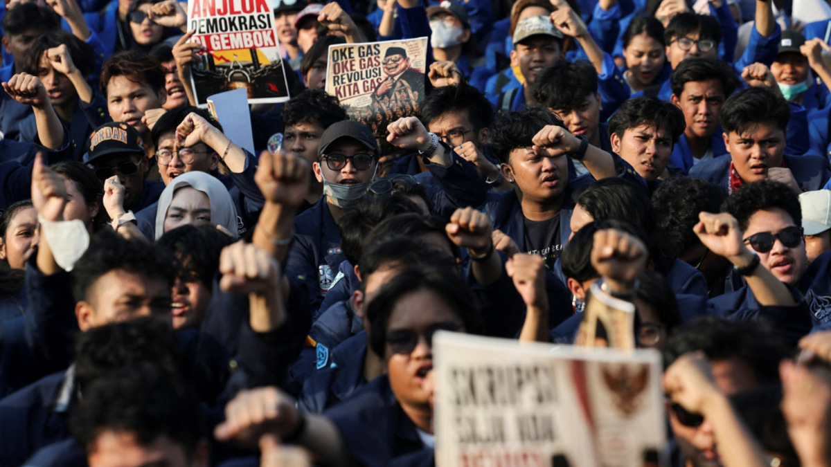 Indonesia's Free Meal Programme Sparks Competing Protests Over Costs, Safety and Corruption