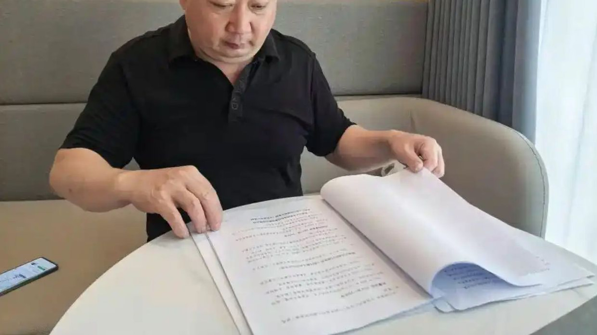 Chinese Father Sues Gaming Giants Over Son's Addiction, Seeks Regulatory Overhaul