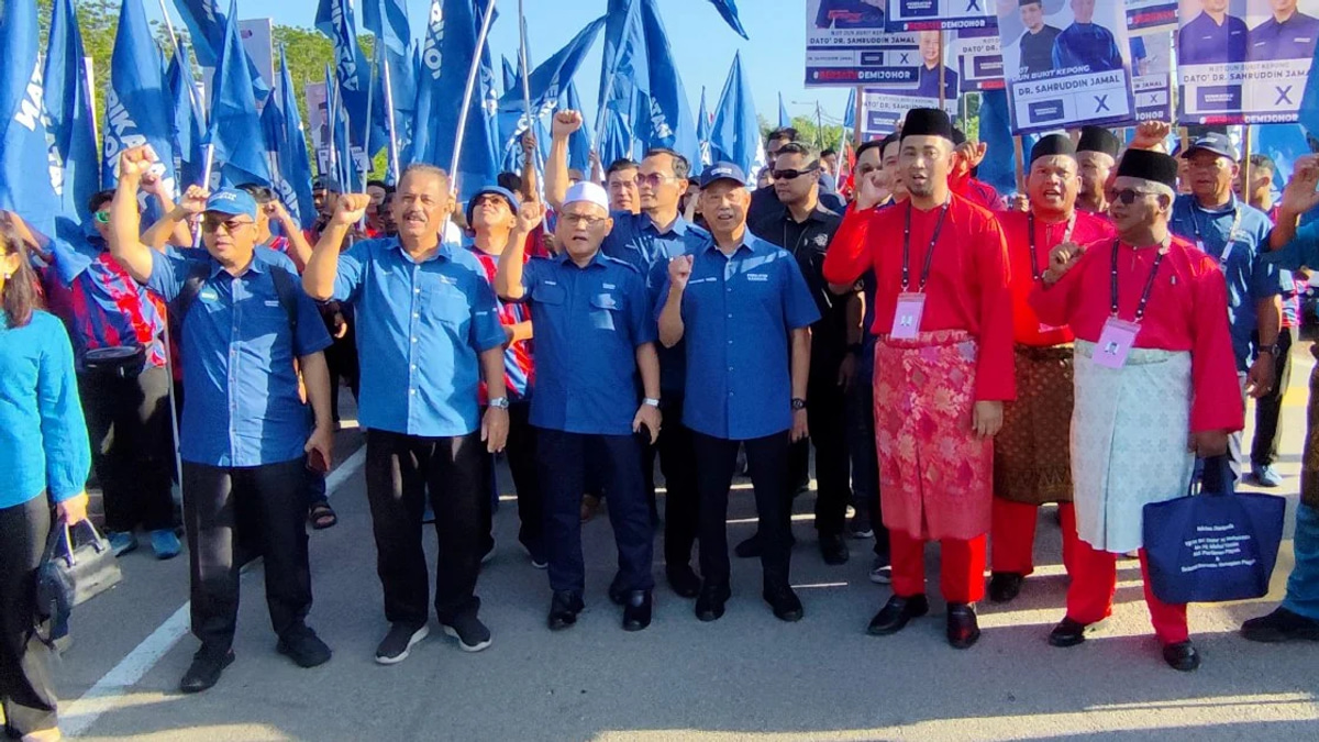 Bersatu President Joins Sahruddin's Campaign Push in Bukit Kepong Nomination Drive