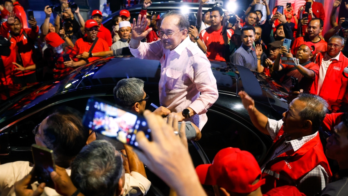 Unity government remains resilient despite challenges, Anwar asserts amid economic optimism