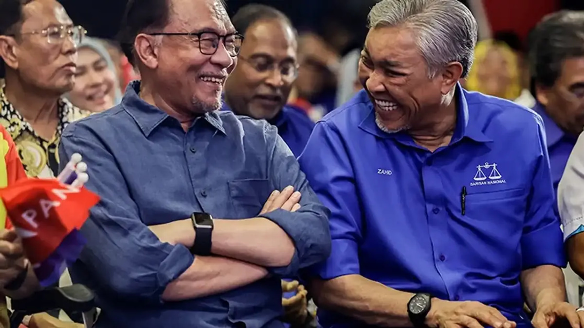 Zahid Counters Anwar's Poem With Verse as BN Affirms Unity Government Commitment
