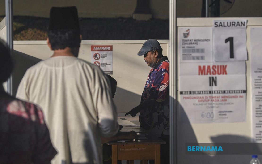 Federal Ministers Turn Out To Vote In Historic Johor State Election