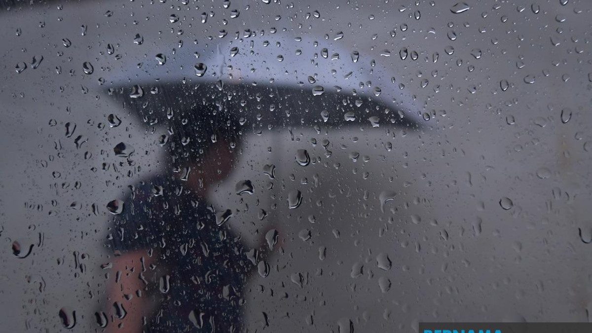 Johor Early Voters Face Morning Showers Across Four Districts on Election Day