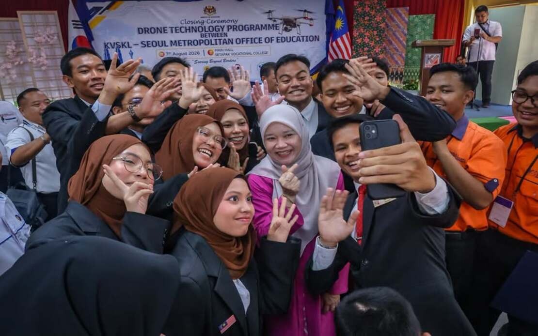 Education Minister Challenges Setapak Vocational Students to Deploy Drones for Campus Security