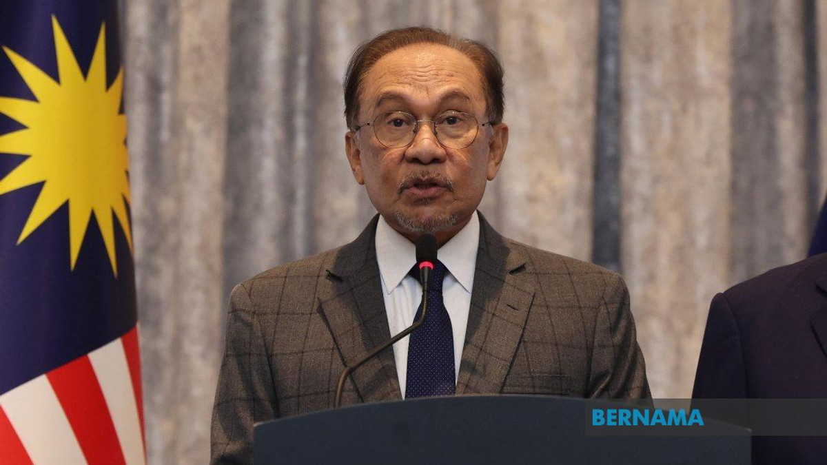 Media Must Balance Innovation With Values, PM Anwar Tells Journalists