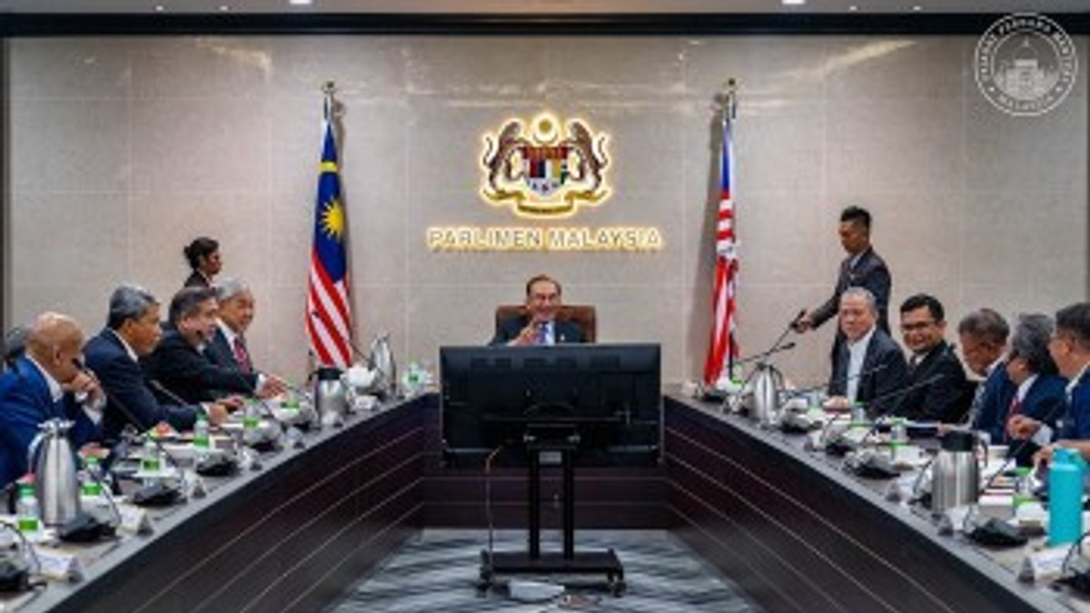 Government To Work With Manufacturers On Supply Chain Pressures, Says PM Anwar