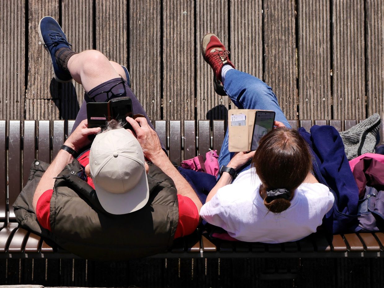 Screen-Absorbed Parents Risk Damaging Long-Term Bonds with Children, Research Warns