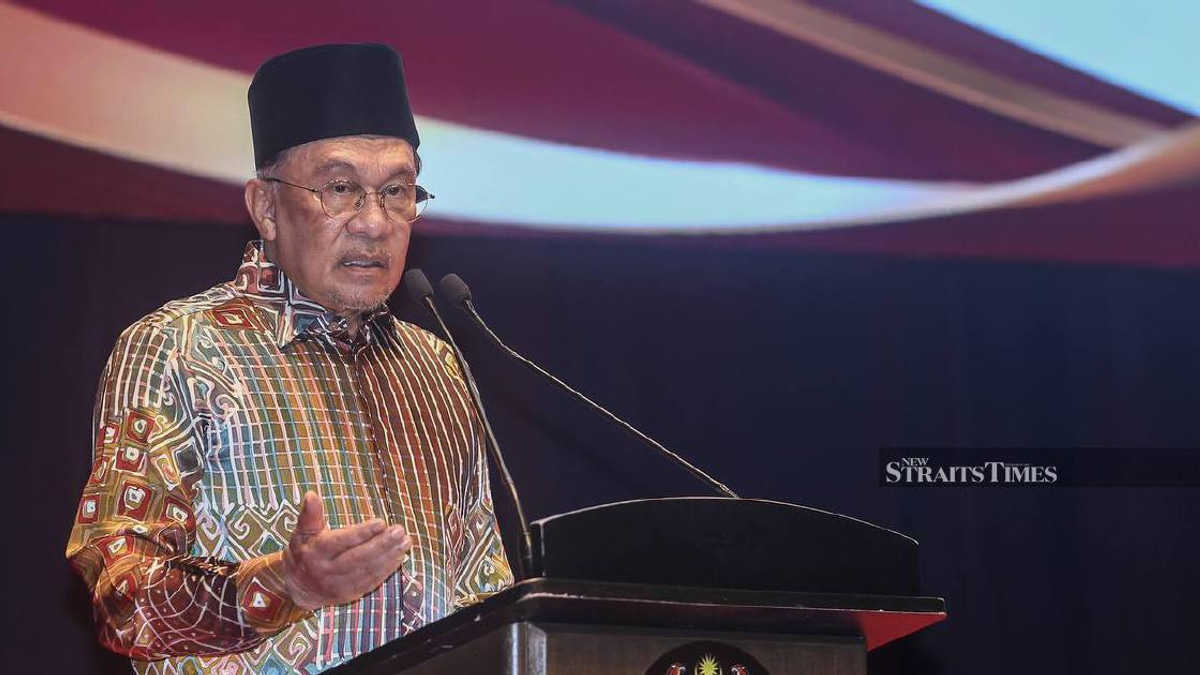 Anwar Urges Islamic Preachers to Harness Digital Tools for Broader Engagement