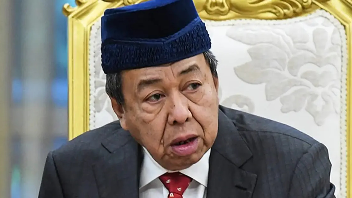 Selangor Sultan commends Najib and Anwar over LRT3, rebukes DAP leaders
