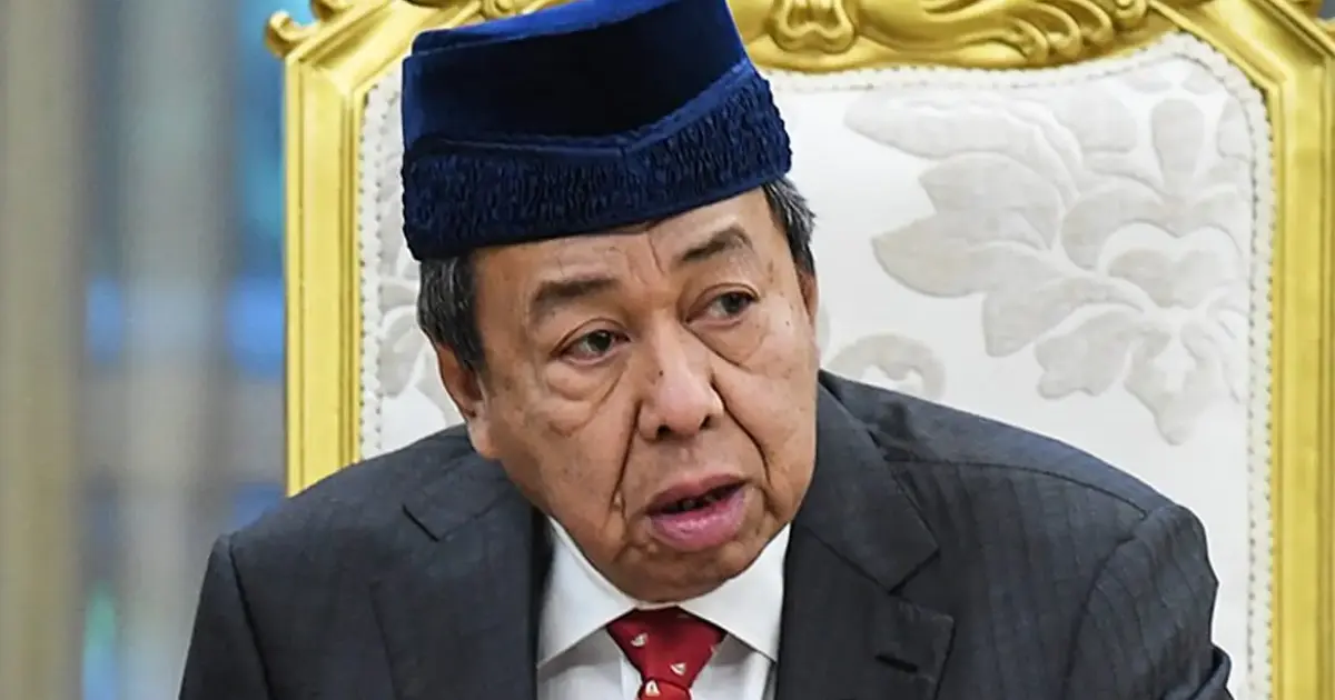 Selangor Sultan commends Najib and Anwar over LRT3, rebukes DAP leaders
