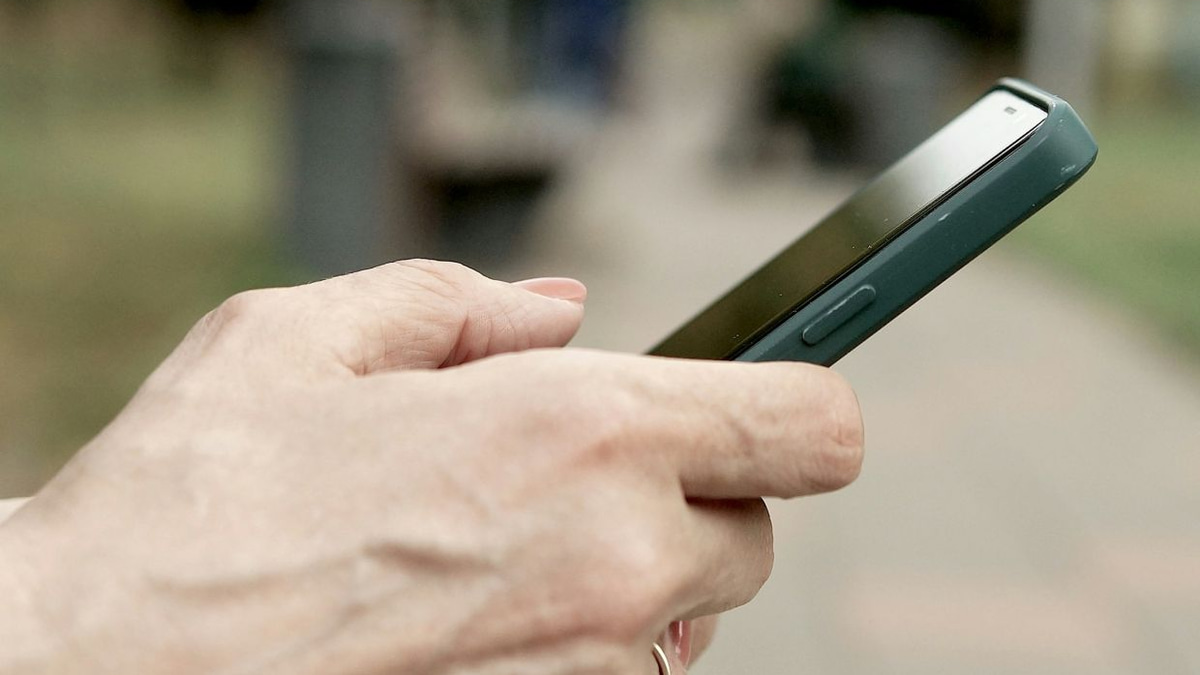 US Man Faces Felony for Using Phone Self-Destruct Feature at Airport