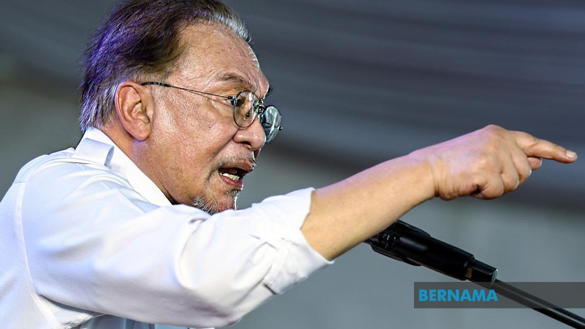 Anwar Intensifies Johor Campaign Push With Eight-Seat Tour as Polling Day Looms