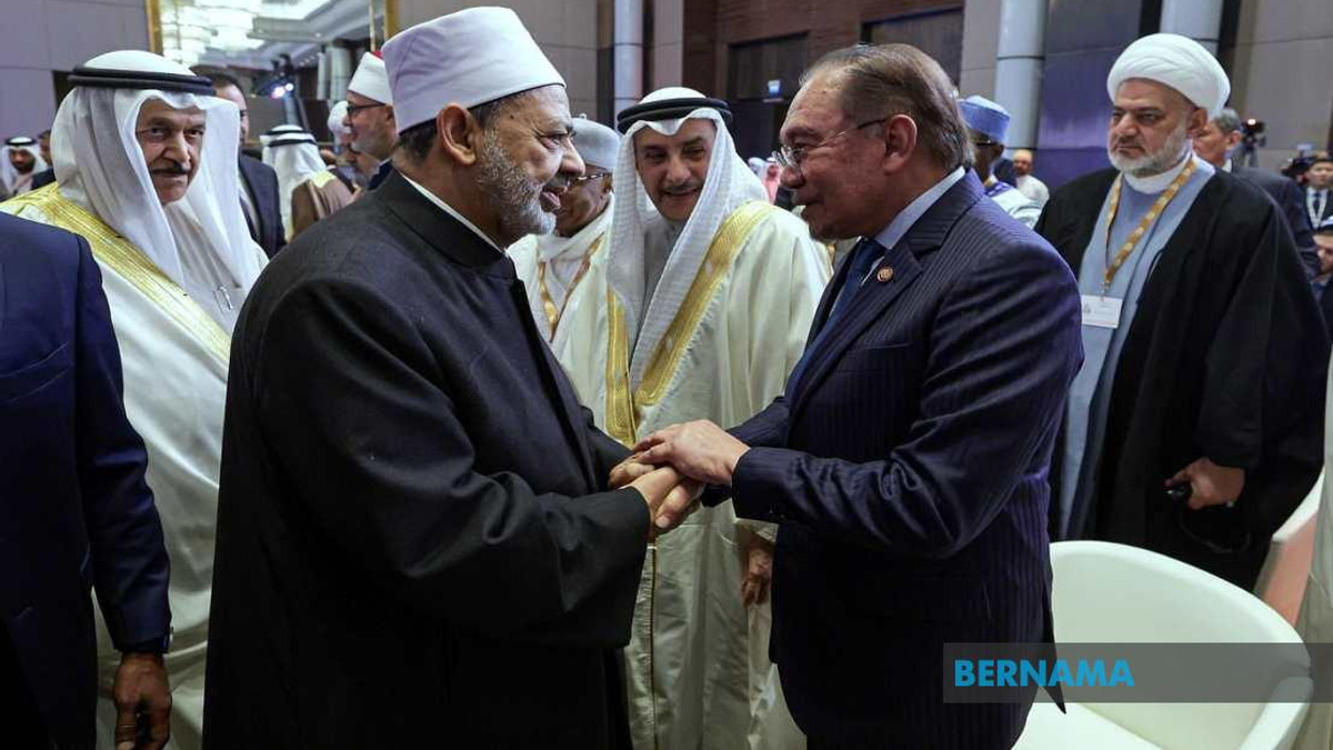PM Anwar Lauds Al-Azhar Grand Imam As Champion Of Islamic Moderation And Interfaith Unity