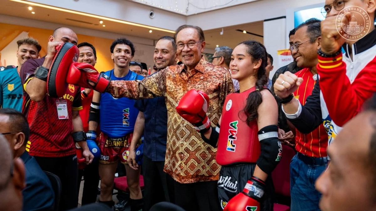 Anwar Backs Young SUKMA Athletes as Future National Representatives