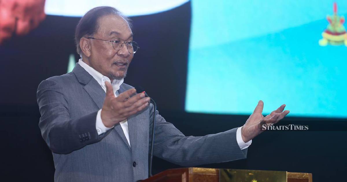 Anwar Directs Urgent Review of Civil Service Promotion Bottlenecks After Eight-Year Wait Cases Emerge