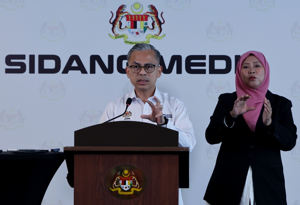 Anwar Orders Fast-Track of 15,000 Foreign Worker Applications to Address Labour Shortage